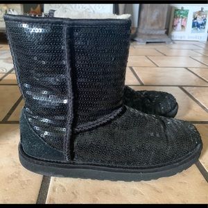 ❤️❤️ UGG Girls Classic Short Black Sequined Size 4